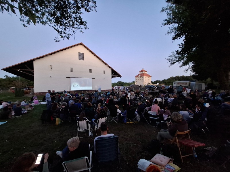 Glanzvoller Abschluss der 3. Open-Air-Kinosaison in Hobrechtsfelde, Hohen Neuendorf Glanzvoller Abschluss der 3. Open-Air-Kinosaison in Hobrechtsfelde, Hohen Neuendorf