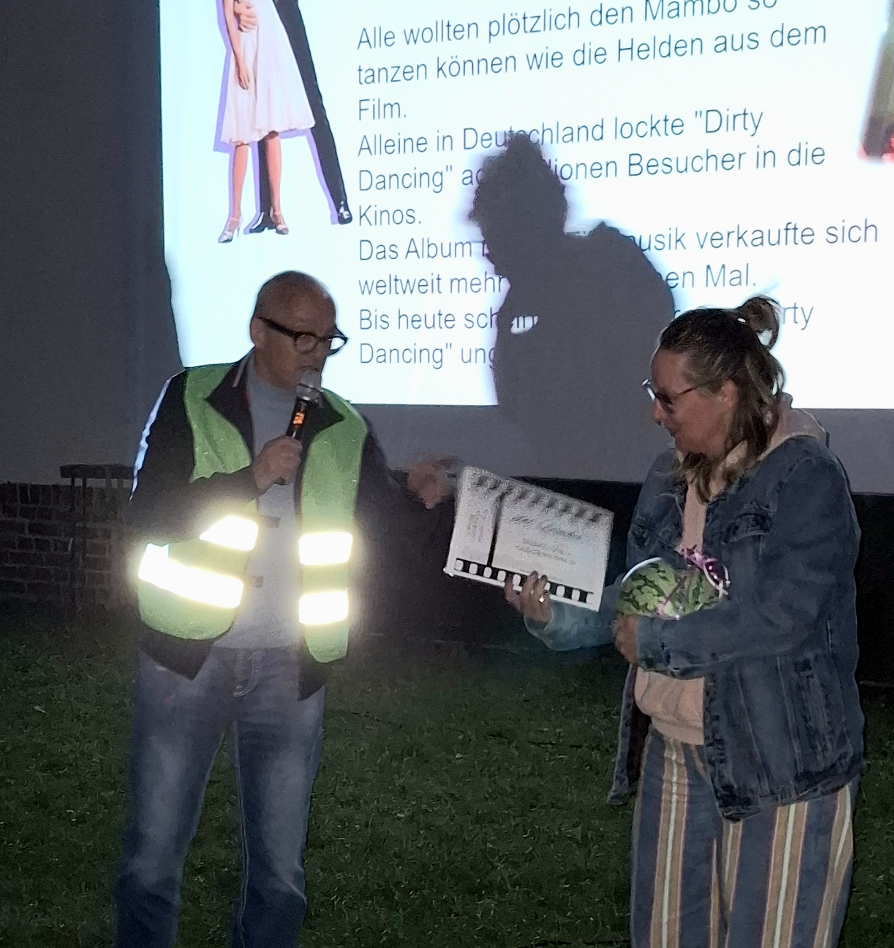 2.000. Gast beim Open Air Sommerkino Hobrechtsfelde begrüßt, Hohen Neuendorf 2.000. Gast beim Open Air Sommerkino Hobrechtsfelde begrüßt, Hohen Neuendorf