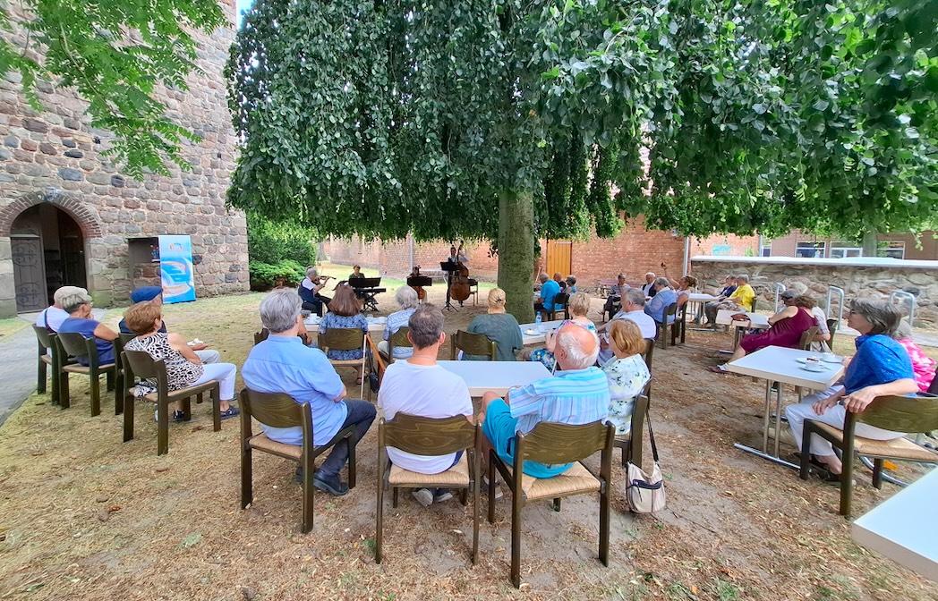Musikgenuss unter freiem Himmel in Panketal, Hohen Neuendorf Musikgenuss unter freiem Himmel in Panketal, Hohen Neuendorf